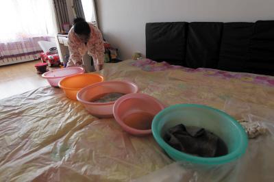 鄂州楼上漏水，住户失联，小区没物管，业主维权难！律师来支招……